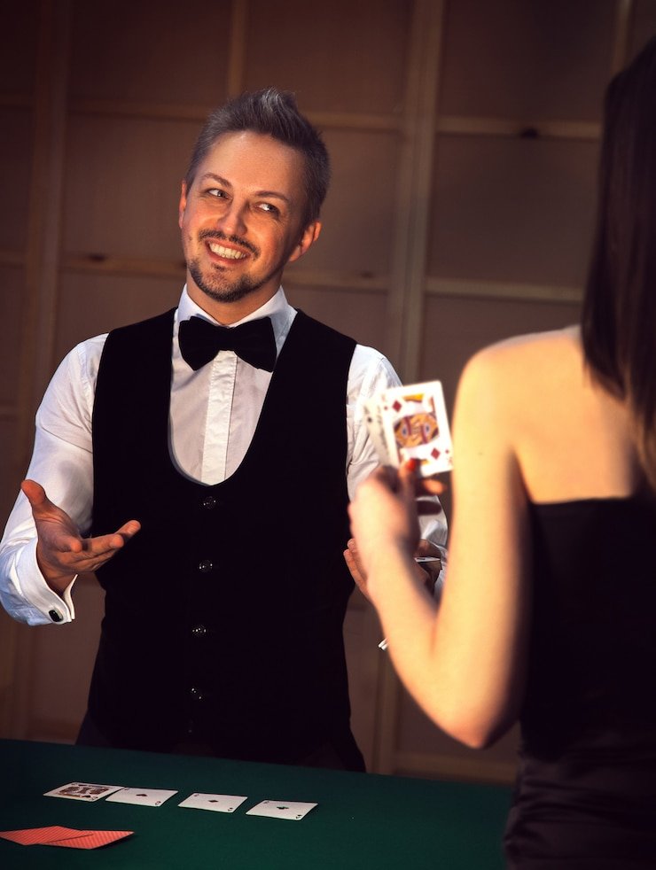 Pengguna memeriksa akses akun mobile